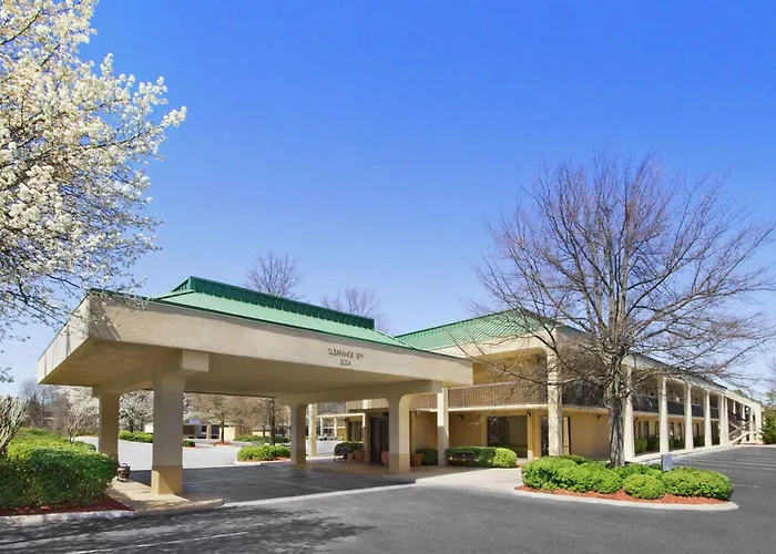 Howard Johnson By Wyndham Near The Coliseum