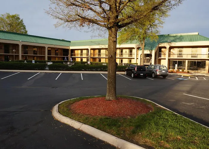 Howard Johnson By Wyndham Near The Coliseum